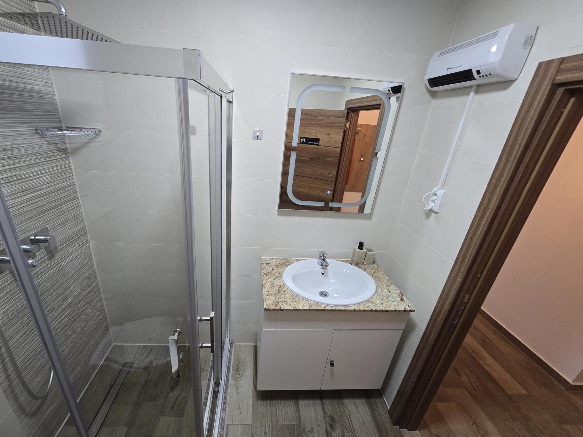 White Blue Ohrid - Luxury Apt, City Center, Private Parking, Balcony, Near Ohrid Lake Exterior photo